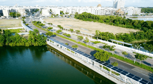 Riverside bicycle track with solar energy